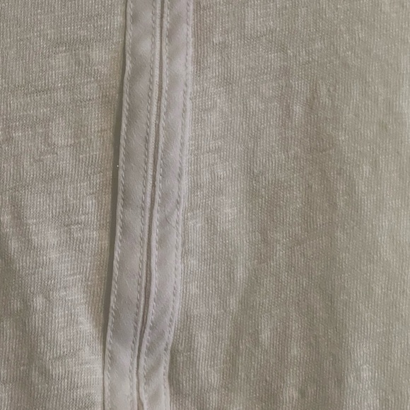 White sleeveless top from Sanctuary. Very lite fabric. Size S - Picture 3 of 5